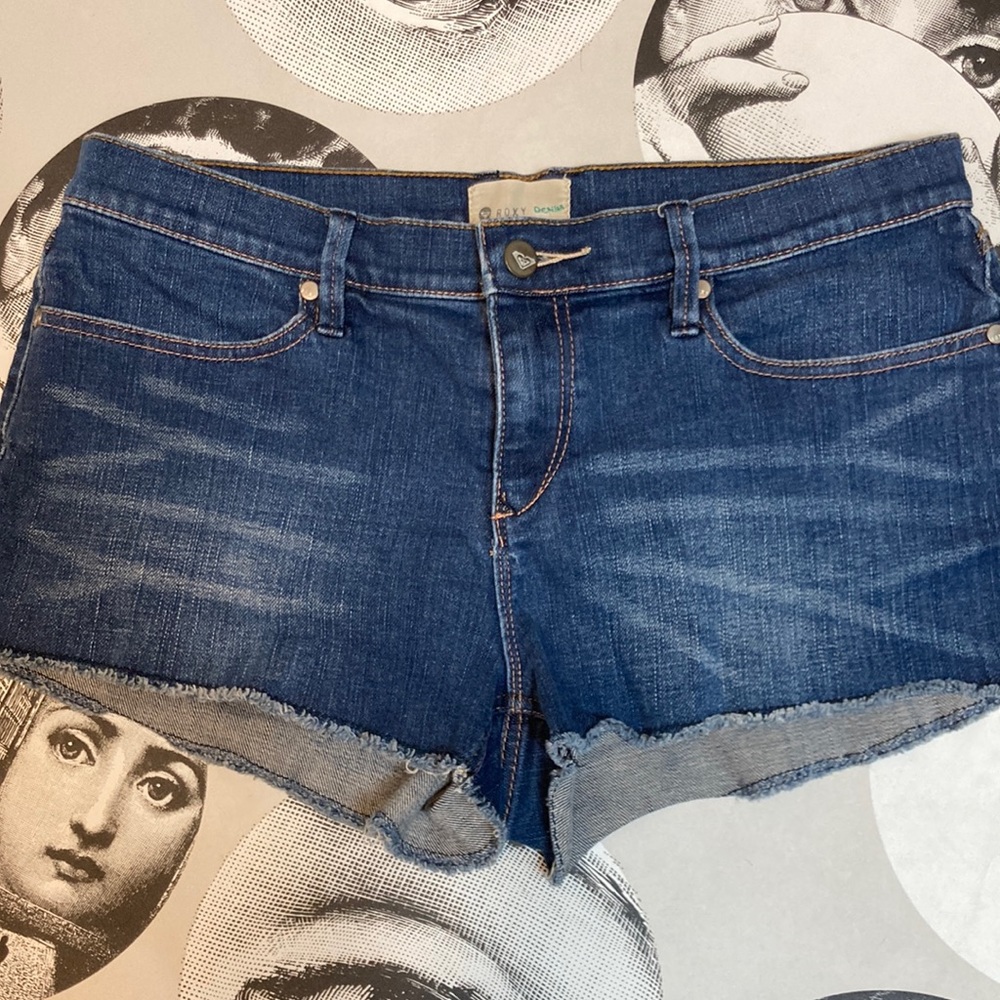 Roxy Cut-Off Stretch Denim Shorts w/ distressing, Sz 11/30 excellent condition.